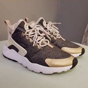 Women's Nike Huarache Run Ultra SE